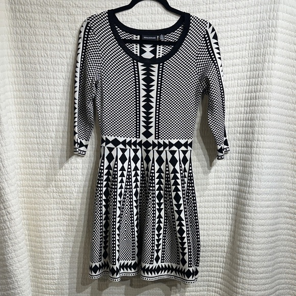 Nina Leonard Dresses & Skirts - Nina Leonard Black White Fit Flare Lightweight Sweater Midi Dress Size M NWOT